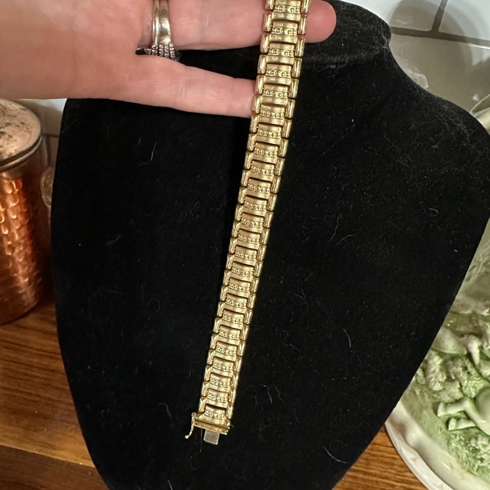 14k gold panel bracelet signed AGS 21 plus grams